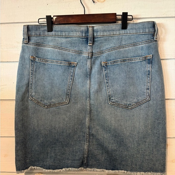 LOFT NWT Ann Taylor Loft Women's 10
Denim Pencil Skirt Raw Hem - Picture 2 of 12